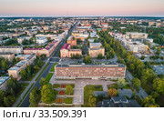 Вид сверху на центр города Петрозаводска. Здание городской мэрии. Рассвет. Стоковое фото, фотограф Сергей Цепек / Фотобанк Лори
