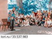 Russia, Samara, June 2019: Lecture by fashion historian Alexander Vasilyev outdoors. Bank of the Volga. Festival "Volga Fest" Редакционное фото, фотограф Акиньшин Владимир / Фотобанк Лори