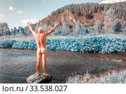 Nude elderly man stands in a mountain river and communicates with nature. Стоковое фото, фотограф Акиньшин Владимир / Фотобанк Лори