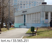 Детская библиотека № 161. Уссурийская улица, 9. Район Гольяново. Город Москва (2020 год). Редакционное фото, фотограф lana1501 / Фотобанк Лори