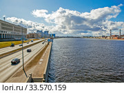Малоохтинская набережная. Санкт-Петербург (2020 год). Редакционное фото, фотограф Сергей Афанасьев / Фотобанк Лори