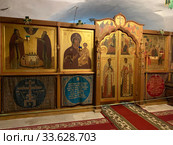 Иконостас в одном из приделов нижнего этажа Спасского собора Спасо-Прилуцкого монастыря в Вологде. Россия (2020 год). Стоковое фото, фотограф Овчинникова Ирина / Фотобанк Лори