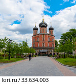 Соборный храм в честь иконы Богородицы, именуемой Донской (Большой собор). Донской монастырь. Москва (2019 год). Редакционное фото, фотограф Александр Щепин / Фотобанк Лори