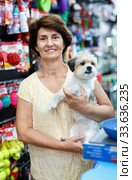 Portrait of happy elderly woman visiting pet supplies store with her cute puppy of havanese. Стоковое фото, фотограф Яков Филимонов / Фотобанк Лори