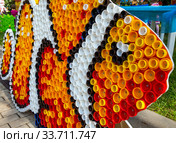 Рыба, изготовленная из пробок от пластиковых бутылок. Стоковое фото, фотограф Вячеслав Палес / Фотобанк Лори