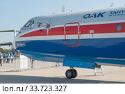 Российский самолёт-амфибия (летающая лодка) Бериев Бе-200ЧС бортовой номер 21512 на Международном авиасалоне МАКС-2019 в Жуковском, Россия, вид на носовую часть. Редакционное фото, фотограф Малышев Андрей / Фотобанк Лори