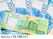 Российские деньги. Новые купюры номиналом 2000 и 200 рублей. Стоковое фото, фотограф Елена Коромыслова / Фотобанк Лори