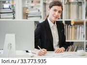 Business woman working in office. Стоковое фото, фотограф Иван Михайлов / Фотобанк Лори