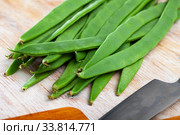 Fresh flat bean pods. Стоковое фото, фотограф Яков Филимонов / Фотобанк Лори