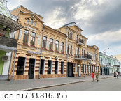 Проспект Мира, дом 19, отель «Империал» (№ 1530278000). Построен в 1886 году. Владикавказ, Республика Северная Осетия — Алания (2019 год). Редакционное фото, фотограф Овчинникова Ирина / Фотобанк Лори