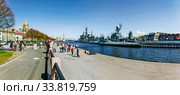 Военные корабли на праздновании Дня Победы - 9 мая 2020. Учебный корабль «Перекоп» (проект 887), МПК-205 "Казанец" (бортовой № 311) – малый противолодочный корабль проекта 1331М и дизельная подводная лодка С-189. Набережная Лейтенанта Шмидта. Санкт-Петербург. Редакционное фото, фотограф Сергей Афанасьев / Фотобанк Лори