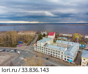 Центр города Архангельск. Вид на Главпочтамт. Дом в виде корабля. Россия, Архангельская область (2020 год). Стоковое фото, фотограф Яковлев Сергей / Фотобанк Лори