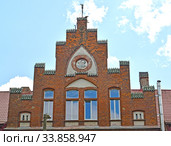 Фрагмент фасада центральной городской больницы (бывший Дом бедняков,1908 год). Советск, улица 9 Января, 13. Калининградская область (2019 год). Стоковое фото, фотограф Ирина Борсученко / Фотобанк Лори