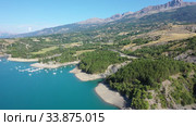 Scenic mountain landscape of French Alps with turquoise waterspace of artificial Lake Serre-Poncon in sunny summer day, France (2019 год). Стоковое видео, видеограф Яков Филимонов / Фотобанк Лори