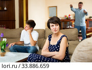 Parents quarrel with teenage son. Стоковое фото, фотограф Яков Филимонов / Фотобанк Лори