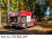 Barnaul, Russia - September, 22, 2019: Fire trucks with firefighters on the road in a city park. Редакционное фото, фотограф Вадим Орлов / Фотобанк Лори