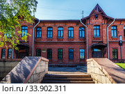 Barnaul, Russia - September, 22, 2019: Altai State Museum of Local Lore. Military historical department. Veterans Square. Редакционное фото, фотограф Вадим Орлов / Фотобанк Лори