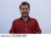 Портрет мужчины с бородой с разными эмоциями на лице. Стоковое фото, фотограф Кузнецов Максим / Фотобанк Лори