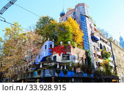 Hundertwasser house in Vienna, Austria. The Hundertwasserhaus apartment block has colorful facade, undulating floors, a roof covered with earth and grass, and large trees growing from inside (2019 год). Редакционное фото, фотограф Nataliia Zhekova / Фотобанк Лори