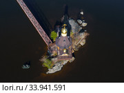 Над маленькой церковью  апостола Андрея Первозванного на реке Вуокса. Васильево, Ленинградская область. Россия (2020 год). Стоковое фото, фотограф Виктор Карасев / Фотобанк Лори