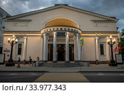 Здание театра Современник на Чистопрудном бульваре в центре города Москвы, Россия (2020 год). Редакционное фото, фотограф Николай Винокуров / Фотобанк Лори
