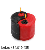 Red and black Yin Yang handmade candle. Стоковое фото, фотограф Nataliia Zhekova / Фотобанк Лори