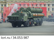 Зенитно-ракетный комплекс С-300ПМ крупным планом. Фрагмент репетиции парада в честь Дня Победы. Санкт-Петербург (2020 год). Редакционное фото, фотограф Виктор Карасев / Фотобанк Лори