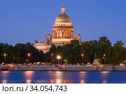 Вид на Исаакиевский собор белой ночью. Санкт-Петербург, Россия (2020 год). Стоковое фото, фотограф Виктор Карасев / Фотобанк Лори