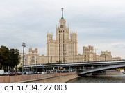 Высотный дом на Котельнической набережной. Москва (2018 год). Редакционное фото, фотограф Александр Щепин / Фотобанк Лори