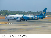 Самолет Boeing 737-91M(А4О-BT) авиакомпании Oman Air в аэропорту Bandaranaike. Шри-Ланка (2020 год). Редакционное фото, фотограф Виктор Карасев / Фотобанк Лори