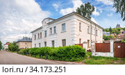 Россия, Плёс. Жилой старинный дом на набережной Волги (2020 год). Стоковое фото, фотограф Baturina Yuliya / Фотобанк Лори