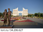 Водно-зеленый бульвар в столице Казахстана, Нур-Султан (2015 год). Редакционное фото, фотограф Александр Карпенко / Фотобанк Лори