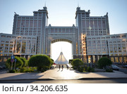 Водно-зеленый бульвар в столице Казахстана, НурСултан (2015 год). Редакционное фото, фотограф Александр Карпенко / Фотобанк Лори