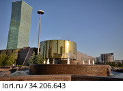 Водно-зеленый бульвар в столице Казахстана, Нур-Султан (2015 год). Стоковое фото, фотограф Александр Карпенко / Фотобанк Лори