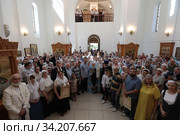 Общая фотография в день Великого освящения Воскресенского храма поселка Быково Раменского района (2020 год). Редакционное фото, фотограф Дмитрий Неумоин / Фотобанк Лори