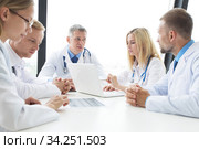Team of expert doctors at clinic. Стоковое фото, фотограф Иван Михайлов / Фотобанк Лори