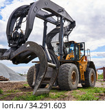 Indusrtial dual function grapple skidder outdoors. Стоковое фото, фотограф Евгений Харитонов / Фотобанк Лори
