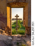 Cross near the church in the village of Pyataya Gora at sunset. Стоковое фото, фотограф Дмитрий Тищенко / Фотобанк Лори