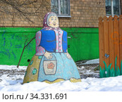 Скульптурная фигура из дерева на Кронштадтском бульваре. Головинский район. Город Москва (2010 год). Редакционное фото, фотограф lana1501 / Фотобанк Лори