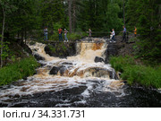 Карелия. Рукава водопада Ахвенкоски (Рускеальский водопад) (2020 год). Редакционное фото, фотограф Павел Сапожников / Фотобанк Лори