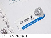 Маркировка оригинальных запасных частей автомобильного концерна VAG - Volkswagen AG (2020 год). Редакционное фото, фотограф WalDeMarus / Фотобанк Лори
