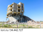 Незаконное строительство в прибрежной стороне, снос отеля. Стоковое фото, фотограф Иванов Алексей / Фотобанк Лори