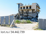 Снос незаконно построенного гостиничного комплекса. Стоковое фото, фотограф Иванов Алексей / Фотобанк Лори