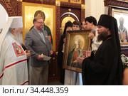 Митрополит Ювеналий и Сергей Вадимович Степашин в день Великого освящения храма в Берлюковской пустыни (2020 год). Редакционное фото, фотограф Дмитрий Неумоин / Фотобанк Лори