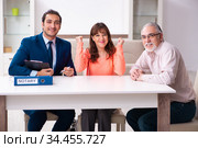 Young male lawyer, old man and his granddaughter in testament co. Стоковое фото, фотограф Elnur / Фотобанк Лори