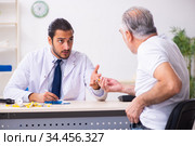 Patient suffering from diabetes visiting doctor. Стоковое фото, фотограф Elnur / Фотобанк Лори