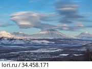 Камчатка, линзовидные облака над Корякским вулканом. Стоковое фото, фотограф Александр Максин / Фотобанк Лори