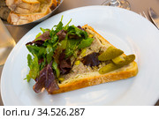Piece of Pate en croute maison. Стоковое фото, фотограф Яков Филимонов / Фотобанк Лори