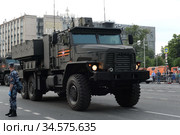 ТОС-2 ("Тосочка") - тяжёлая огнемётная система на колесном шасси на Тверской улице Москвы во время ночной репетиции парада, посвящённого 75-летию Победы в Великой Отечественной войне (2020 год). Редакционное фото, фотограф Free Wind / Фотобанк Лори