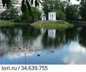 Екатеринбург. Беседка-ротонда в Харитоновском саду (2013 год). Редакционное фото, фотограф Елена Орлова / Фотобанк Лори
